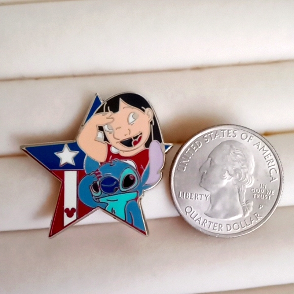 DISNEY HIDDEN MICKEY LILO AND STITCH SALUTING PIN - Picture 2 of 5